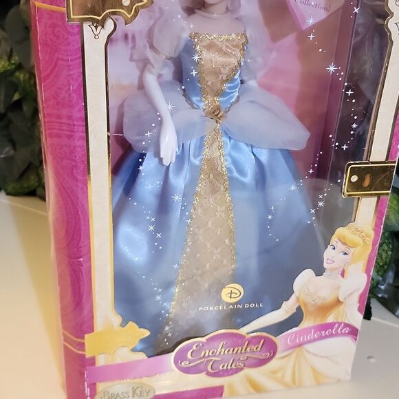 Disney Princess Enchanted Tales 2007 Brass Key Porcelain Doll New Cinderella 16" - Picture 8 of 9